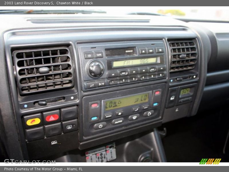 Chawton White / Black 2003 Land Rover Discovery S