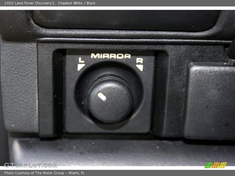 Chawton White / Black 2003 Land Rover Discovery S