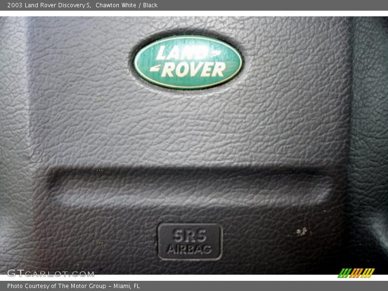 Chawton White / Black 2003 Land Rover Discovery S