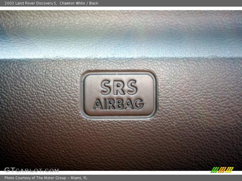 Chawton White / Black 2003 Land Rover Discovery S