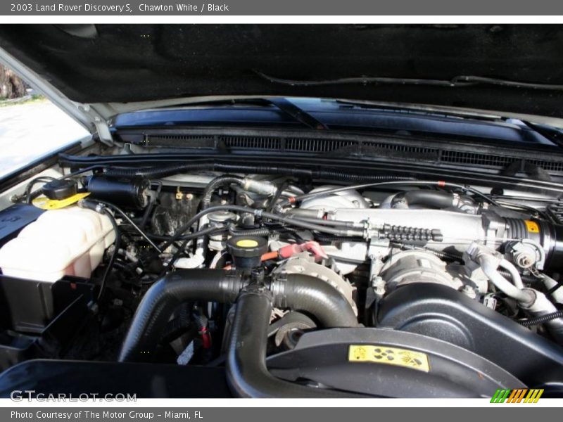 Chawton White / Black 2003 Land Rover Discovery S