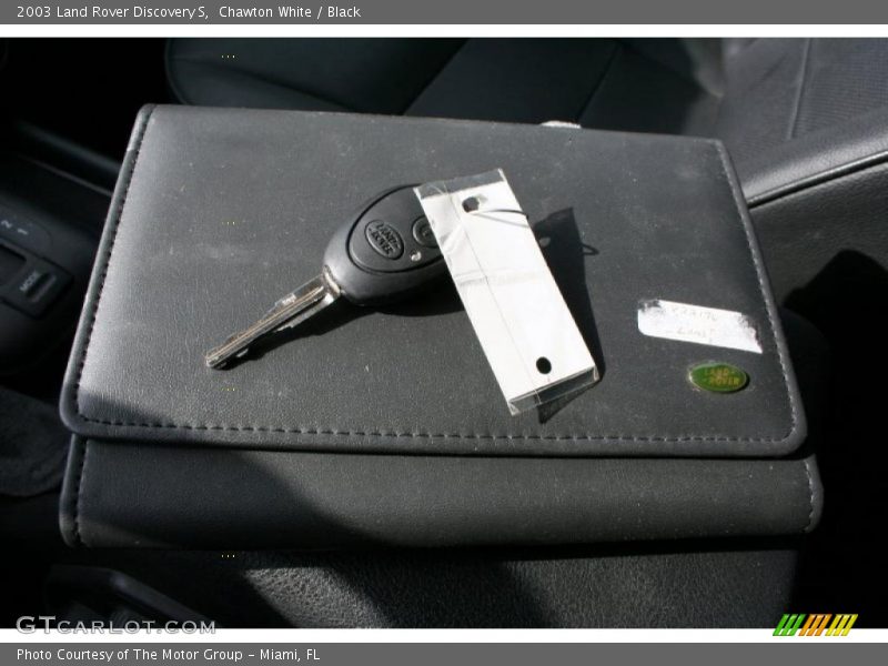 Chawton White / Black 2003 Land Rover Discovery S