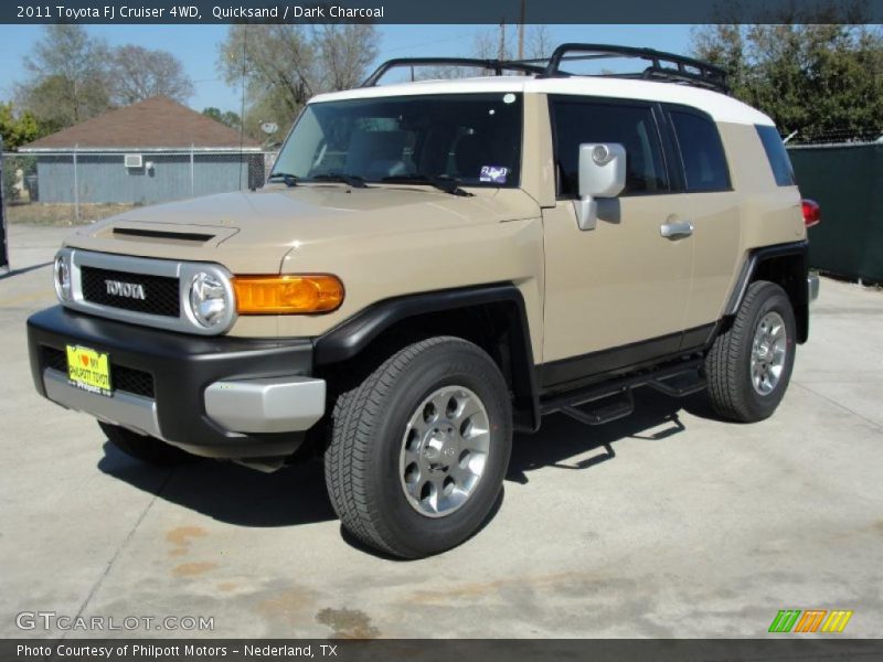 Front 3/4 View of 2011 FJ Cruiser 4WD