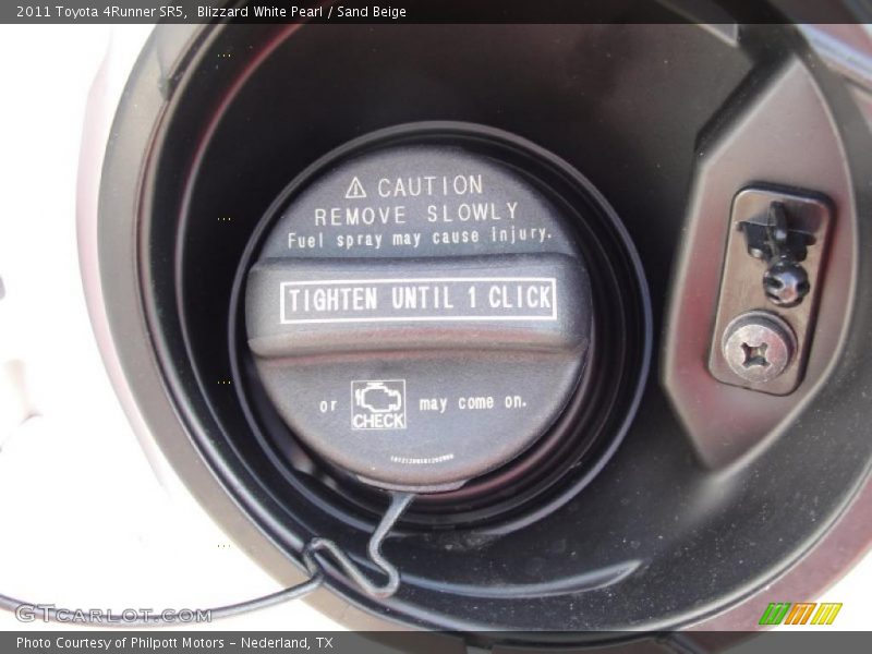 Blizzard White Pearl / Sand Beige 2011 Toyota 4Runner SR5