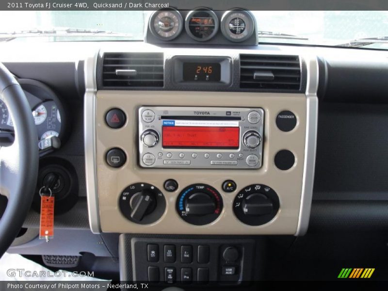 Controls of 2011 FJ Cruiser 4WD