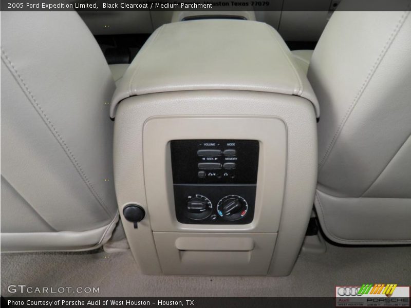 Black Clearcoat / Medium Parchment 2005 Ford Expedition Limited