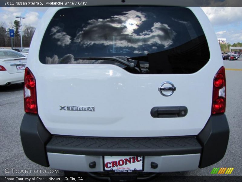 Avalanche White / Gray 2011 Nissan Xterra S