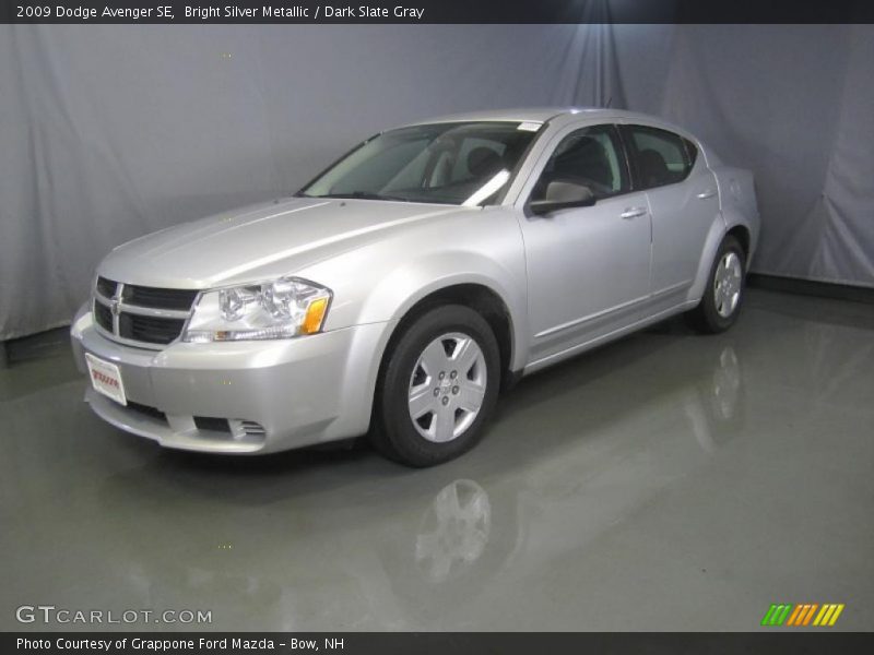 Bright Silver Metallic / Dark Slate Gray 2009 Dodge Avenger SE