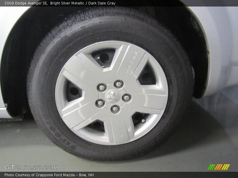 Bright Silver Metallic / Dark Slate Gray 2009 Dodge Avenger SE