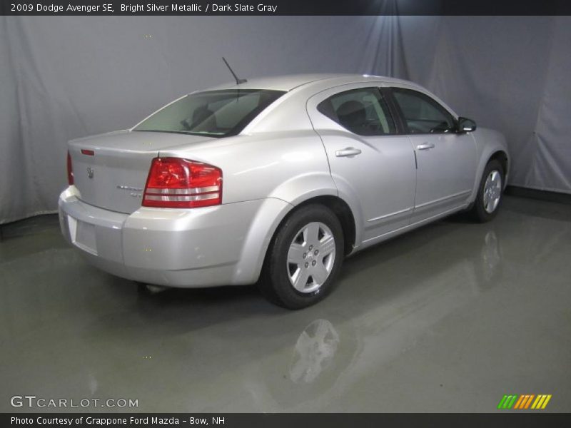 Bright Silver Metallic / Dark Slate Gray 2009 Dodge Avenger SE