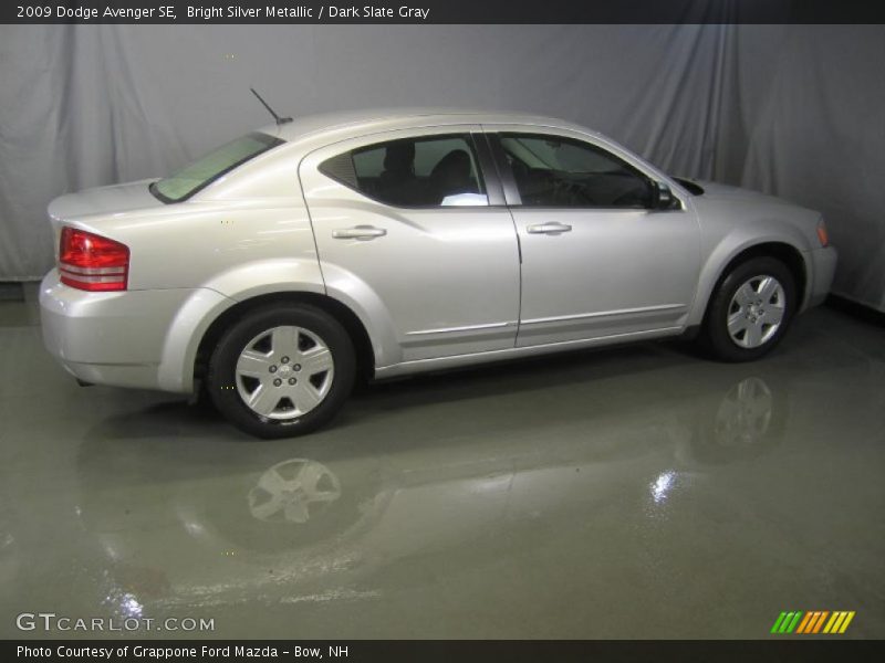 Bright Silver Metallic / Dark Slate Gray 2009 Dodge Avenger SE