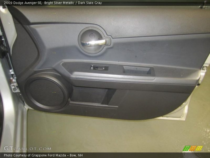 Bright Silver Metallic / Dark Slate Gray 2009 Dodge Avenger SE