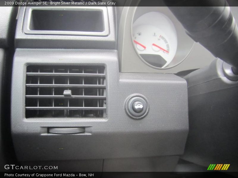 Bright Silver Metallic / Dark Slate Gray 2009 Dodge Avenger SE