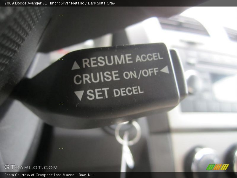 Bright Silver Metallic / Dark Slate Gray 2009 Dodge Avenger SE