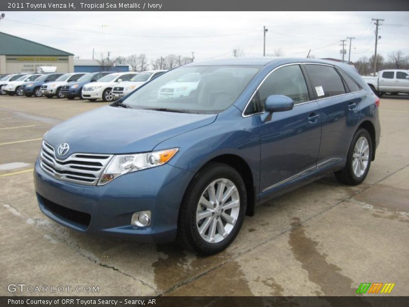 Front 3/4 View of 2011 Venza I4