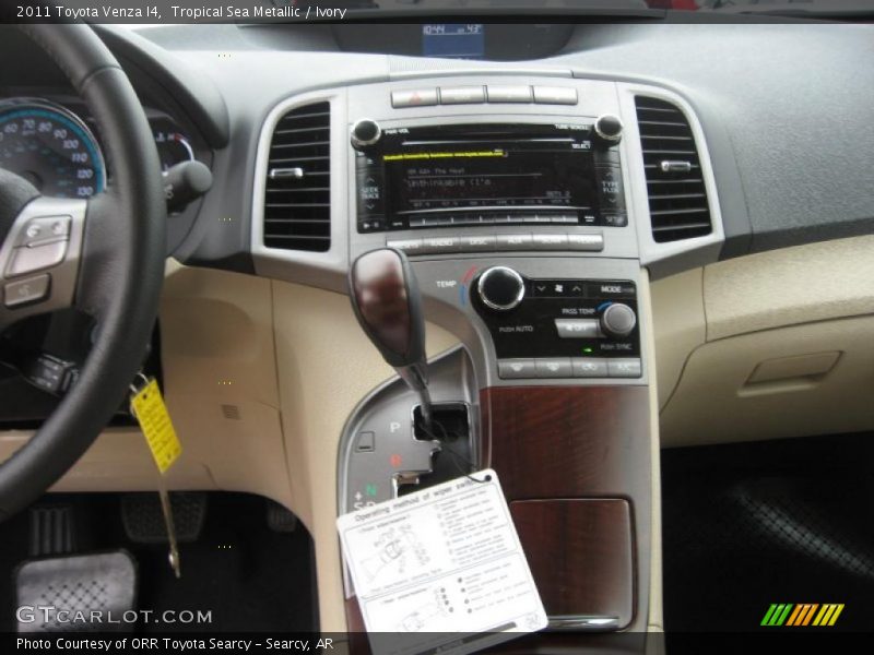 Tropical Sea Metallic / Ivory 2011 Toyota Venza I4