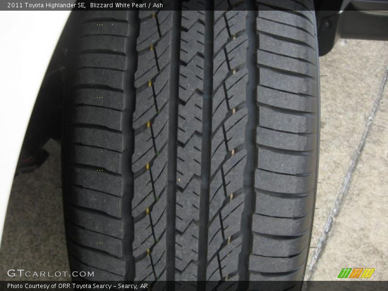 Blizzard White Pearl / Ash 2011 Toyota Highlander SE