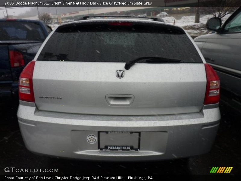 Bright Silver Metallic / Dark Slate Gray/Medium Slate Gray 2005 Dodge Magnum SE