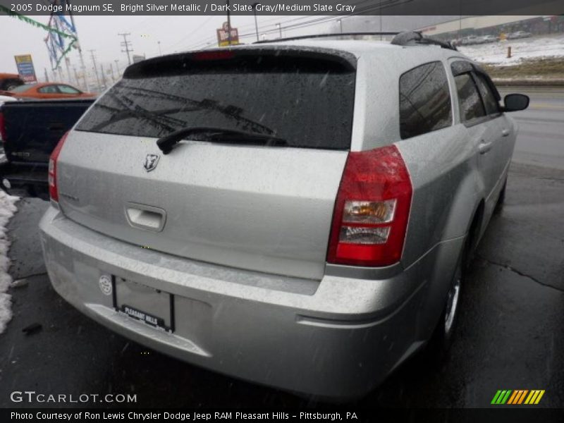 Bright Silver Metallic / Dark Slate Gray/Medium Slate Gray 2005 Dodge Magnum SE