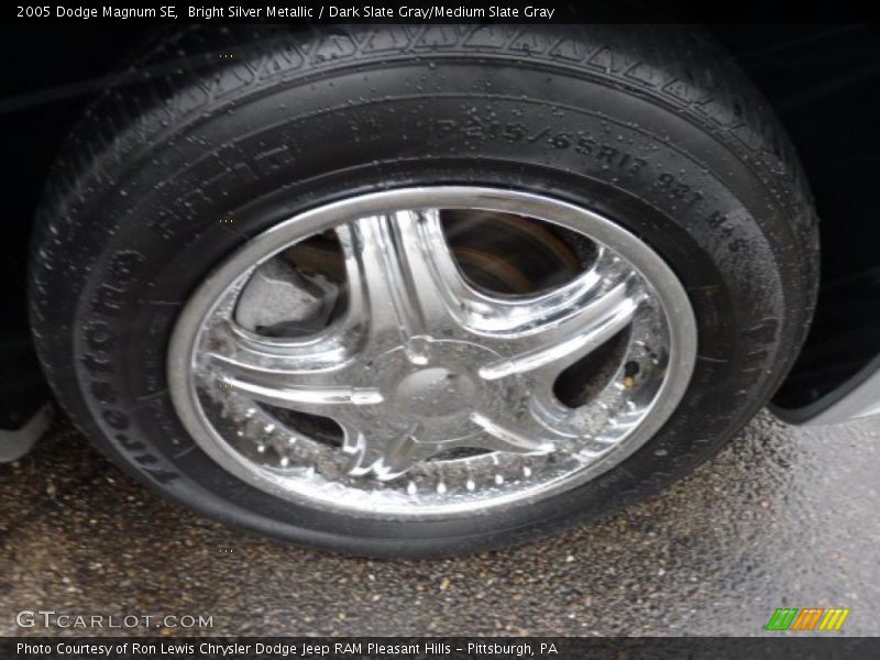 Bright Silver Metallic / Dark Slate Gray/Medium Slate Gray 2005 Dodge Magnum SE