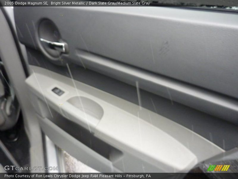Bright Silver Metallic / Dark Slate Gray/Medium Slate Gray 2005 Dodge Magnum SE