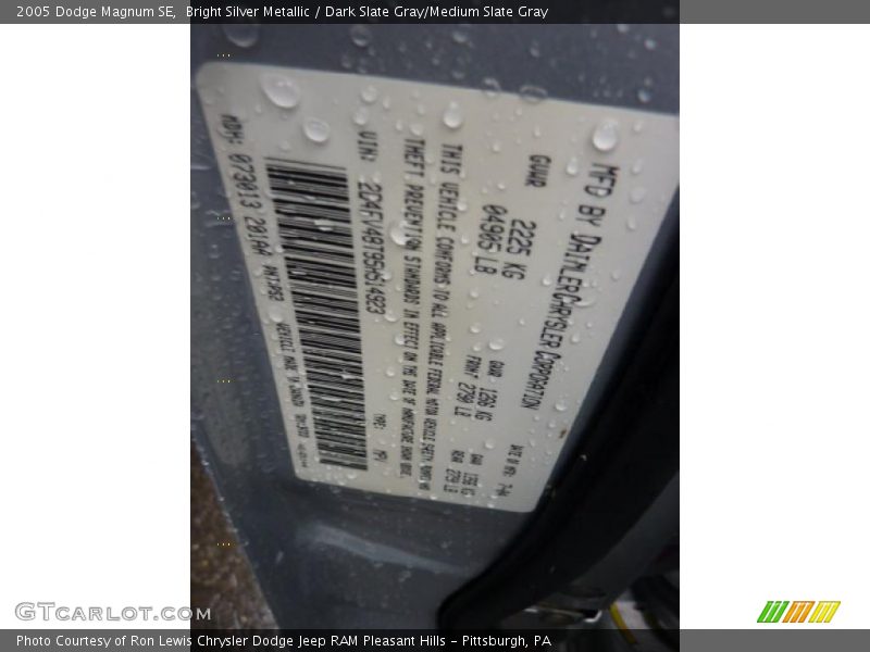 Bright Silver Metallic / Dark Slate Gray/Medium Slate Gray 2005 Dodge Magnum SE