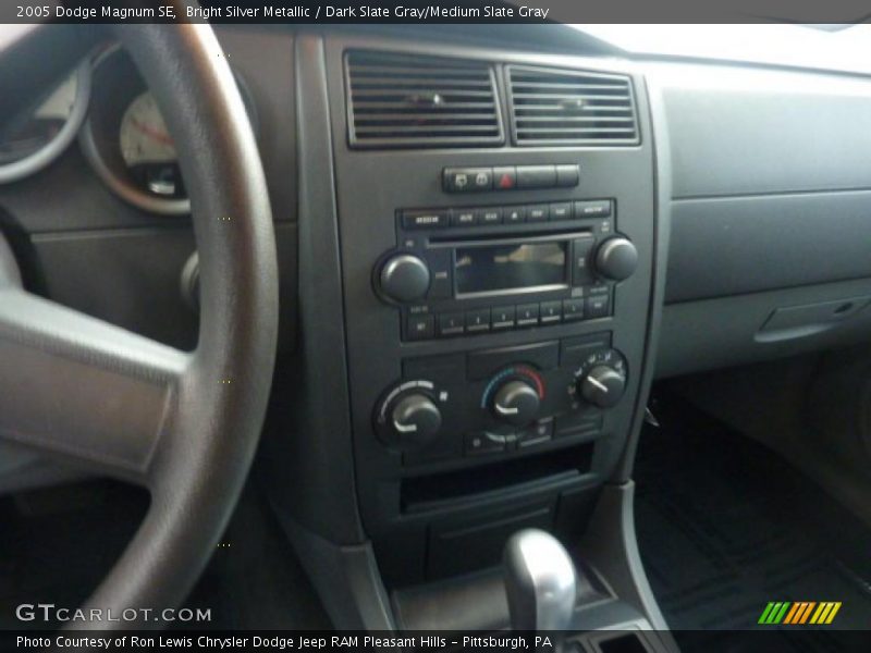 Bright Silver Metallic / Dark Slate Gray/Medium Slate Gray 2005 Dodge Magnum SE