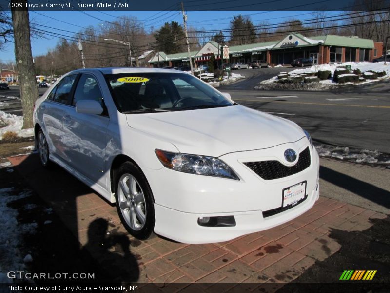 Super White / Ash 2009 Toyota Camry SE