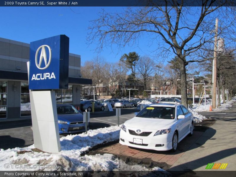 Super White / Ash 2009 Toyota Camry SE