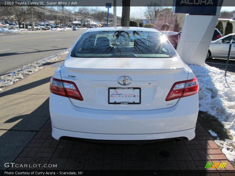 Super White / Ash 2009 Toyota Camry SE