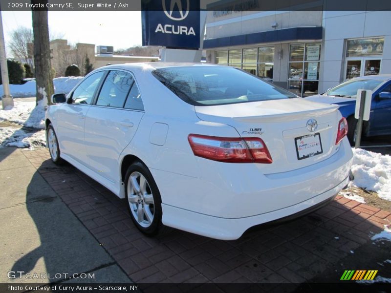 Super White / Ash 2009 Toyota Camry SE