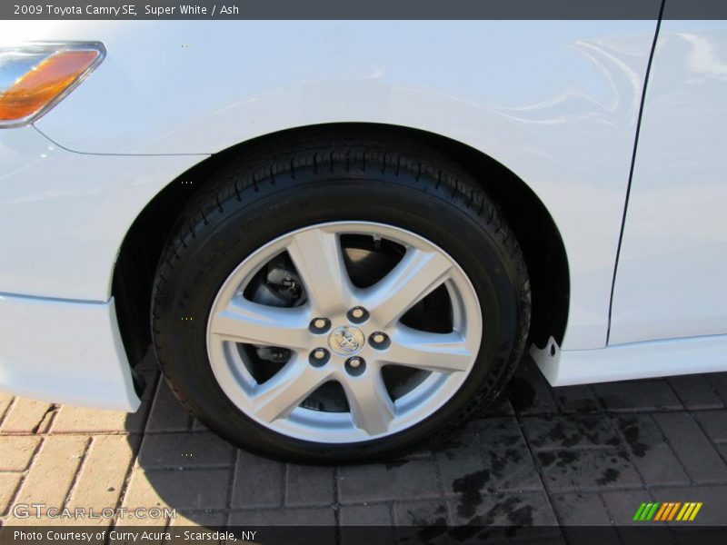 Super White / Ash 2009 Toyota Camry SE