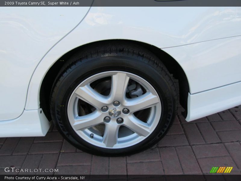 Super White / Ash 2009 Toyota Camry SE
