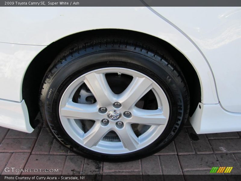Super White / Ash 2009 Toyota Camry SE