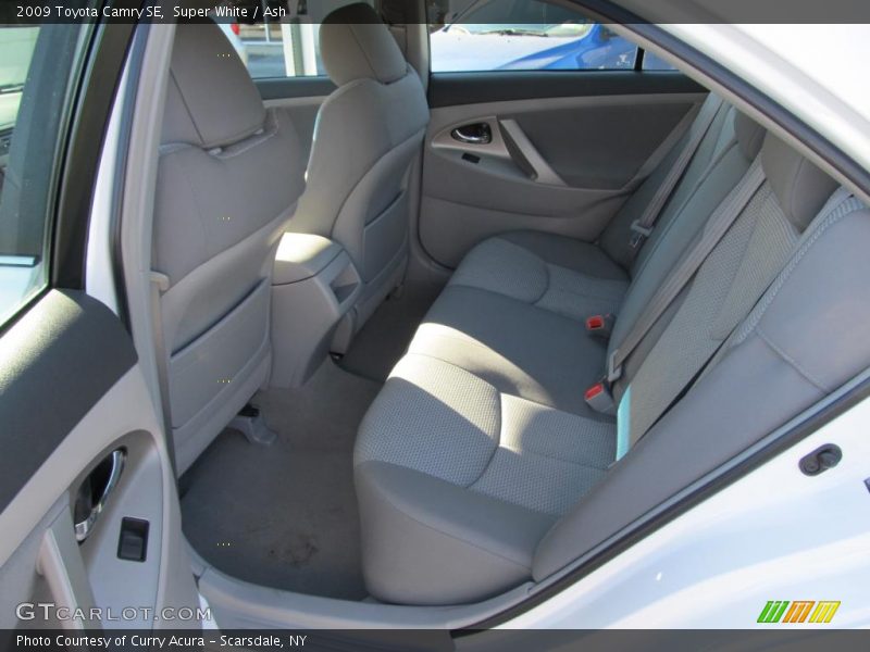 Super White / Ash 2009 Toyota Camry SE