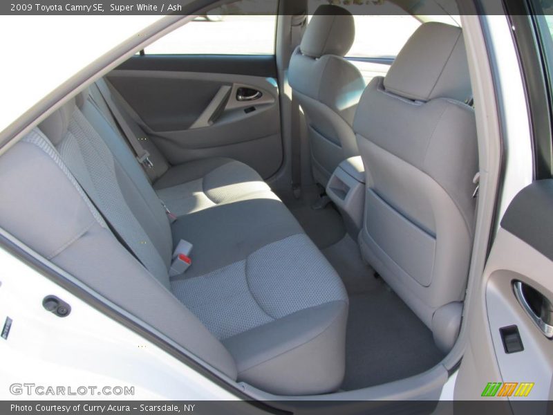 Super White / Ash 2009 Toyota Camry SE