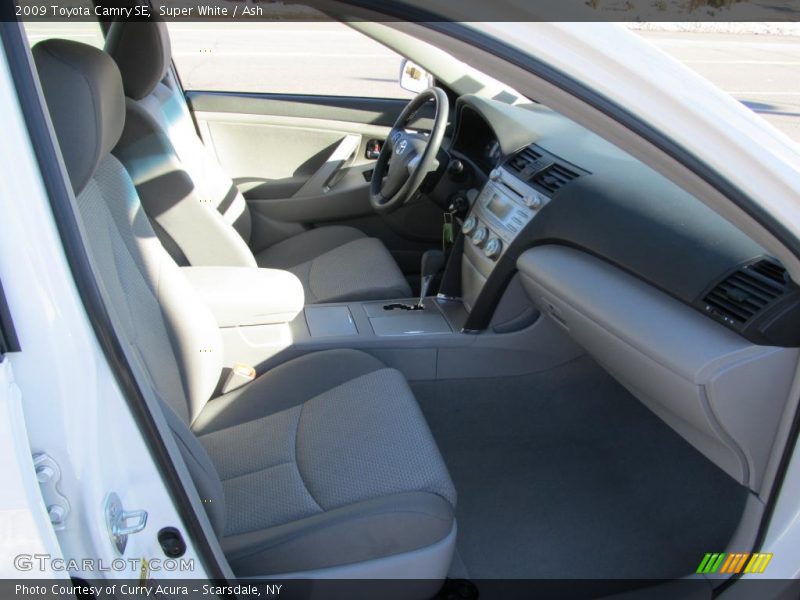 Super White / Ash 2009 Toyota Camry SE