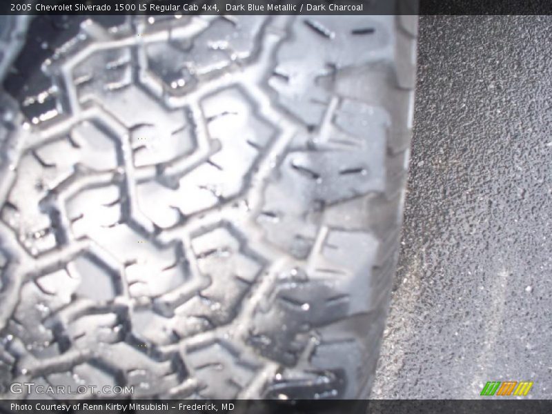 Dark Blue Metallic / Dark Charcoal 2005 Chevrolet Silverado 1500 LS Regular Cab 4x4