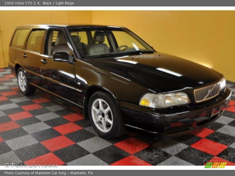 Black / Light Beige 2000 Volvo V70 2.4