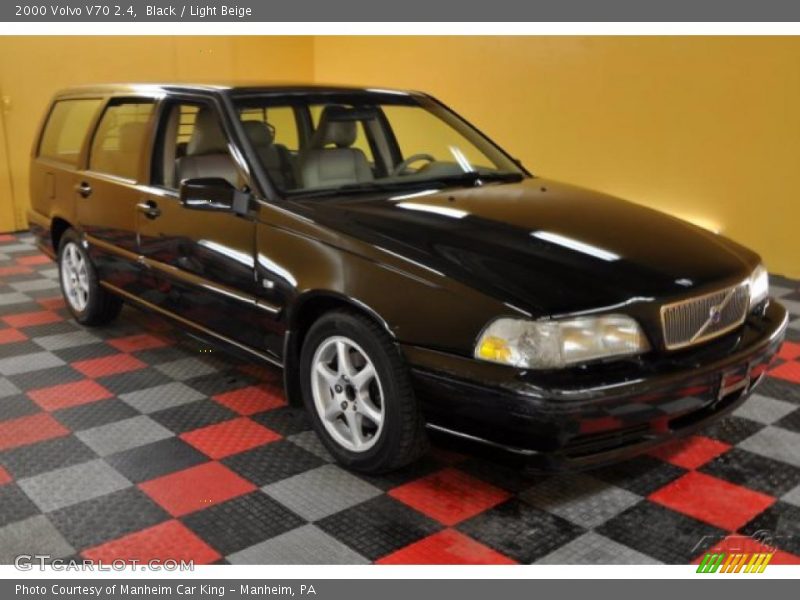 Black / Light Beige 2000 Volvo V70 2.4