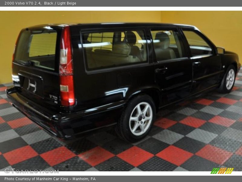 Black / Light Beige 2000 Volvo V70 2.4