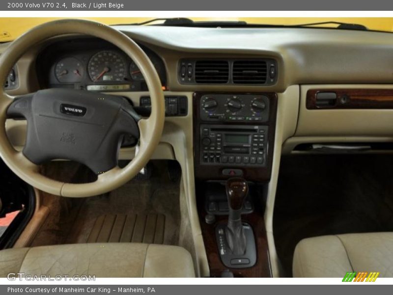 Black / Light Beige 2000 Volvo V70 2.4