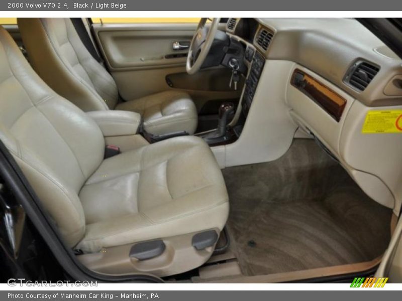 Black / Light Beige 2000 Volvo V70 2.4