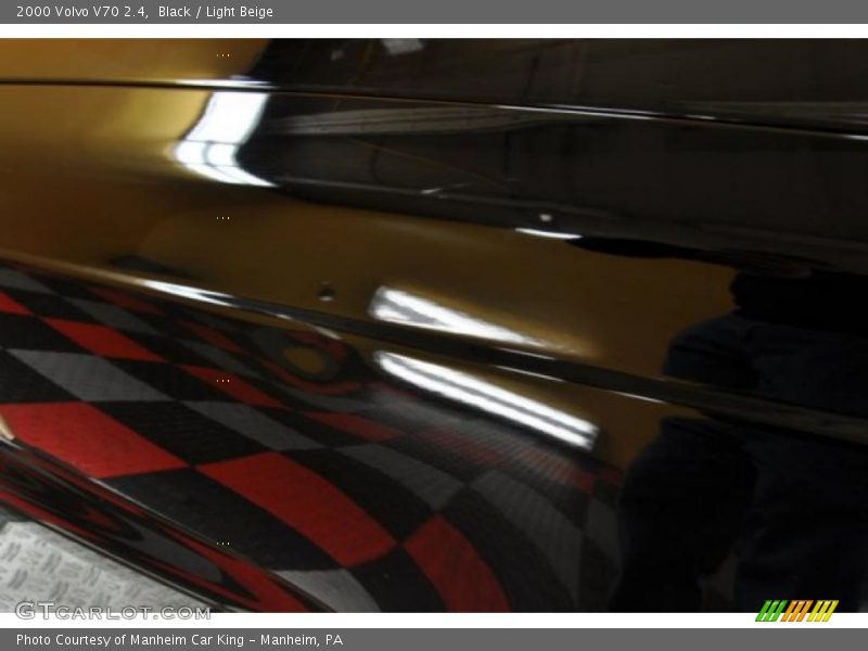 Black / Light Beige 2000 Volvo V70 2.4