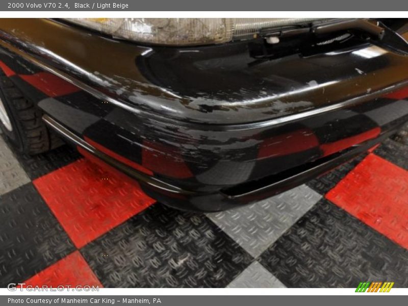 Black / Light Beige 2000 Volvo V70 2.4