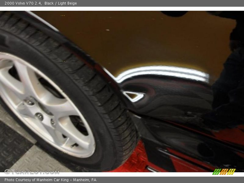 Black / Light Beige 2000 Volvo V70 2.4