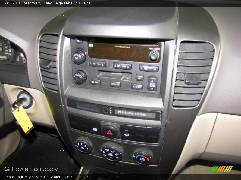 Sand Beige Metallic / Beige 2005 Kia Sorento LX