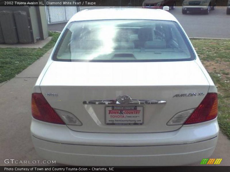 Diamond White Pearl / Taupe 2002 Toyota Avalon XL