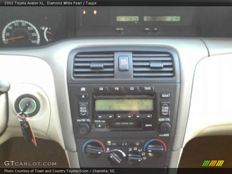 Diamond White Pearl / Taupe 2002 Toyota Avalon XL