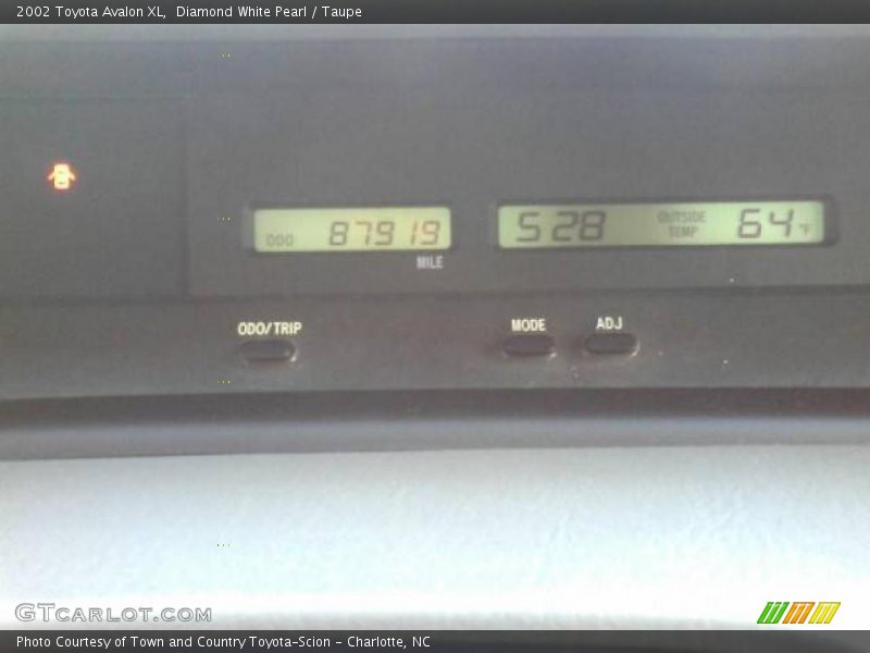 Diamond White Pearl / Taupe 2002 Toyota Avalon XL